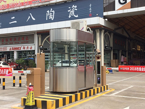 工地崗?fù)?></div>對(duì)于多年從事崗?fù)どa(chǎn)銷(xiāo)售安裝來(lái)說(shuō)，一般的情況下崗?fù)な遣粫?huì)出現(xiàn)漏水等情況的，但是，由于使用環(huán)境，使用情況，使用時(shí)間，維護(hù)力度各不同，也有可能導(dǎo)致崗?fù)p壞，出現(xiàn)漏水的情況。針對(duì)這一漏水情況，應(yīng)該如何來(lái)進(jìn)行補(bǔ)救呢？<br><br>如果出現(xiàn)漏水，要及時(shí)的進(jìn)行處理，以便于給一個(gè)好的工作環(huán)境，在維修前，首先要先找到是那個(gè)地方漏水，漏水的區(qū)域大不大，如果只是一小點(diǎn)的話，那咱們這邊可以采用一些硅膠呀，玻璃膠呀來(lái)阻止漏水的情況方式，如果大的話那就要麻煩點(diǎn)了，要請(qǐng)來(lái)專(zhuān)業(yè)的師傅修繕了。<br><br>如果是崗?fù)さ囊恍┻B接的地方漏水的話，可以在崗?fù)さ慕涌p處刷一些玻璃膠，或者是用防水膠也是可以的。其實(shí)修復(fù)就是那么簡(jiǎn)單，如果修復(fù)不了的話，請(qǐng)電話聯(lián)系。如果查到是底部漏水那么就需要找崗?fù)S家來(lái)處理，因?yàn)檫@種情況一般是不銹鋼焊接縫裂開(kāi)的原因了，所以最好找專(zhuān)業(yè)焊工來(lái)處理。<br>
	</div>

    <div style=