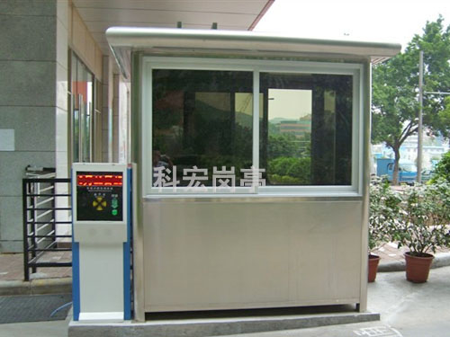 崗?fù)ざㄗ?></div>那么它的成本問題就顯得更加的重要,但對于很多用來講,并不知道崗?fù)な侨绾斡嬎愠杀緝r格的,下面就小編針對這一問題和您分享一下崗?fù)ざㄗ龀杀緝r格的核算。<br><br>不同崗?fù)どa(chǎn)廠家的原料配比差別很大，其成本相差懸殊。常見的就是鍍鋅方管，因為鍍鋅方管在崗?fù)さ闹谱鞴に囍杏昧渴禽^多的,鍍鋅方管分為冷鍍鋅和熱鍍鋅,那么先您就要了解是哪一種的材質(zhì)比較好,從工藝上面說肯定是熱鍍鋅比較好。<br><br>崗?fù)ざㄗ龅纳a(chǎn)過程中還用的比較多的是玻璃,玻璃用的地方就比較多,像窗戶,一般家庭的窗戶用的都是普通的白玻,厚度大概是5mm,而崗?fù)ご皯粢话闶怯娩摶Ａ?mm,門和其它的地方用的玻璃就是12mm。<br><br>然后，除了對一些材質(zhì)的對比,還有就是材質(zhì)的品牌,材質(zhì)一般分為非標(biāo)和國標(biāo),這個就需要廣大朋友通過多方面與崗?fù)S家溝通。<br><br>
	</div>

    <div style=