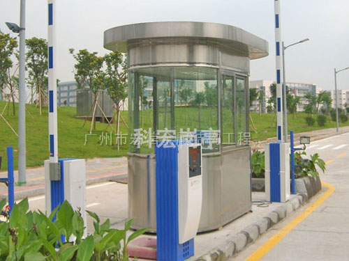 車庫崗?fù)?></div>尺寸：根據(jù)車庫入口的大小和車輛流量來選擇合適的崗?fù)こ叽?，以確保車輛能夠順利進(jìn)出。<br><br>材質(zhì)：根據(jù)使用環(huán)境和要求選擇合適的材料，如鋁合金、不銹鋼、玻璃等。<br><br>功能：考慮崗?fù)ば枰邆淠男┕δ埽缈刂圃O(shè)備、存儲(chǔ)柜、桌椅等，以滿足使用要求。<br><br>美觀：考慮崗?fù)さ耐庥^設(shè)計(jì)和顏色搭配，使其與周圍環(huán)境相協(xié)調(diào)。<br><br>
	</div>

    <div style=