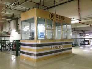 崗?fù)ぜ庸?></div>2、組裝誤差：<br><br>在組裝過程中，各部件之間的配合可能存在問題，導(dǎo)致整體結(jié)構(gòu)不穩(wěn)定或功能受限。為了解決這個問題，應(yīng)制定嚴(yán)格的工藝流程，包括各部件的加工順序、組裝方法、檢驗標(biāo)準(zhǔn)等，確保每個環(huán)節(jié)都符合要求。同時，提高加工精度，減少各部件之間的配合間隙，也是避免組裝誤差的有效方法。<br><br>3、材料選擇和使用誤差：<br><br>崗?fù)さ牟牧线x擇對其性能和使用壽命具有重要影響。如果材料選擇不當(dāng)或使用不當(dāng)，可能會導(dǎo)致崗?fù)さ膹姸?、防水性能、防火性能等方面出現(xiàn)問題。因此，在選擇材料時，應(yīng)根據(jù)崗?fù)さ氖褂铆h(huán)境和功能需求進(jìn)行綜合考慮，選擇具有適當(dāng)性能的材料。在使用過程中，也應(yīng)遵循相關(guān)規(guī)范和要求，確保材料的性能得到充分發(fā)揮。<br><br>此外，還有一些其他誤差問題也需要注意，如加工設(shè)備的精度和穩(wěn)定性、操作人員的技能和經(jīng)驗等。為了提高崗?fù)ぜ庸さ馁|(zhì)量和效率，應(yīng)定期對加工設(shè)備進(jìn)行維護(hù)和校準(zhǔn)，確保設(shè)備的精度和穩(wěn)定性；同時，加強操作人員的培訓(xùn)和管理，提高他們的技能和經(jīng)驗水平，減少人為因素導(dǎo)致的誤差問題。<br><div style=